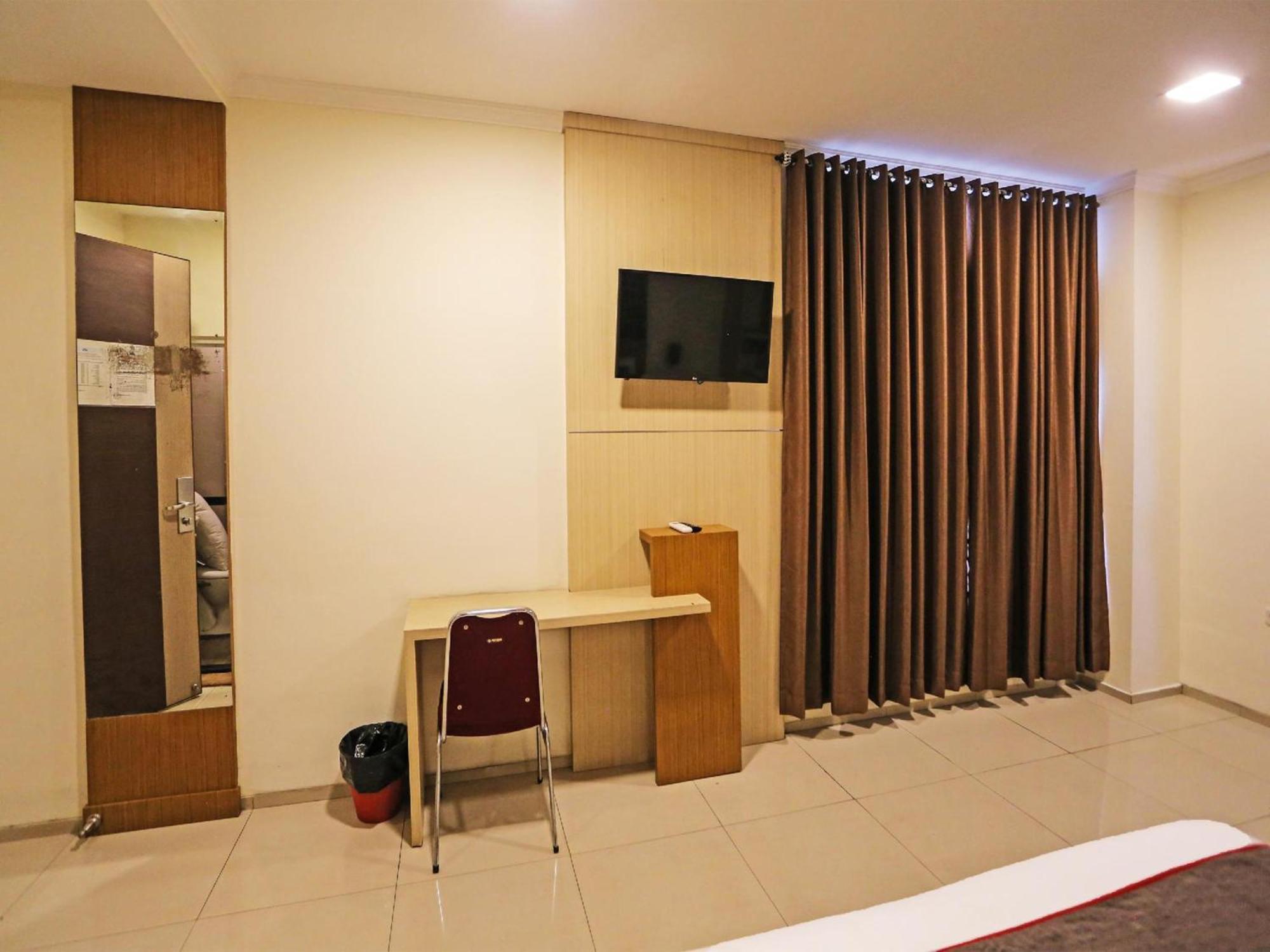 Super Oyo Townhouse Oak Hotel Fiducia Серпонґ Екстер'єр фото